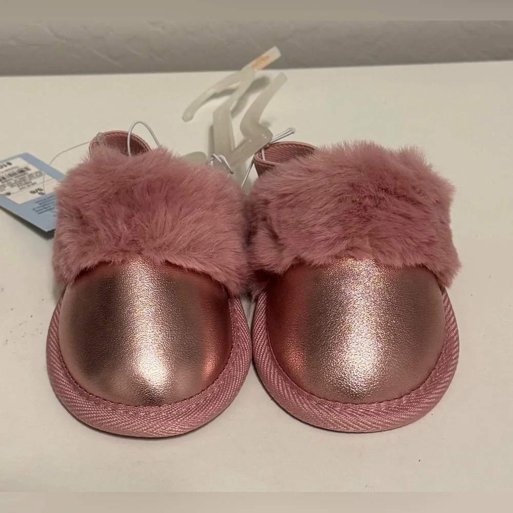 Cat & Jack little girls Cozy Pink slippers